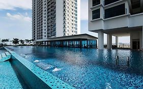Francesco Suite - Trefoil Setia Alam-Near Setia City Mall & Setia Convention Centre